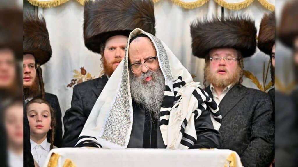 מעמד נעילת החג והקפות שניות בבית המדרש של סאטמאר בב"ב מעמד נעילת החג והקפות שניות בבית המדרש של סאטמאר בב"ב