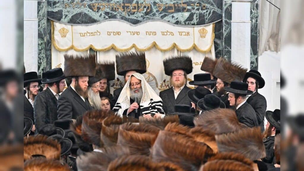 מעמד נעילת החג והקפות שניות בבית המדרש של סאטמאר בב"ב מעמד נעילת החג והקפות שניות בבית המדרש של סאטמאר בב"ב