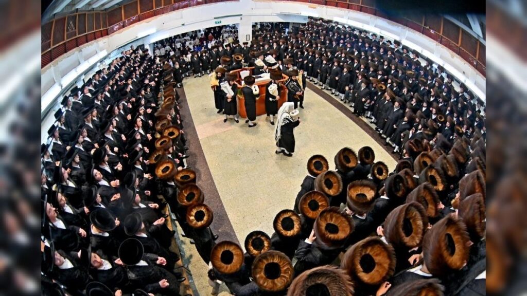 מעמד נעילת החג והקפות שניות בבית המדרש של סאטמאר בב"ב מעמד נעילת החג והקפות שניות בבית המדרש של סאטמאר בב"ב