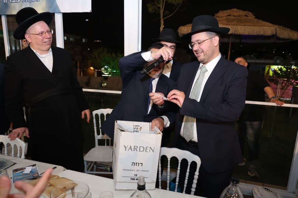 גלריה: מעמד ההילולה של ארגון "והאר עינינו" לזכרו של מרן גלריה: מעמד ההילולה של ארגון "והאר עינינו" לזכרו של מרן