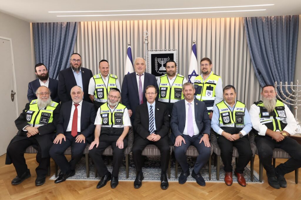 הרצוג הצדיע למתנדבי זק״א: ״אתם אנשי התמיד, שתמיד שם״ הרצוג הצדיע למתנדבי זק״א: ״אתם אנשי התמיד, שתמיד שם״