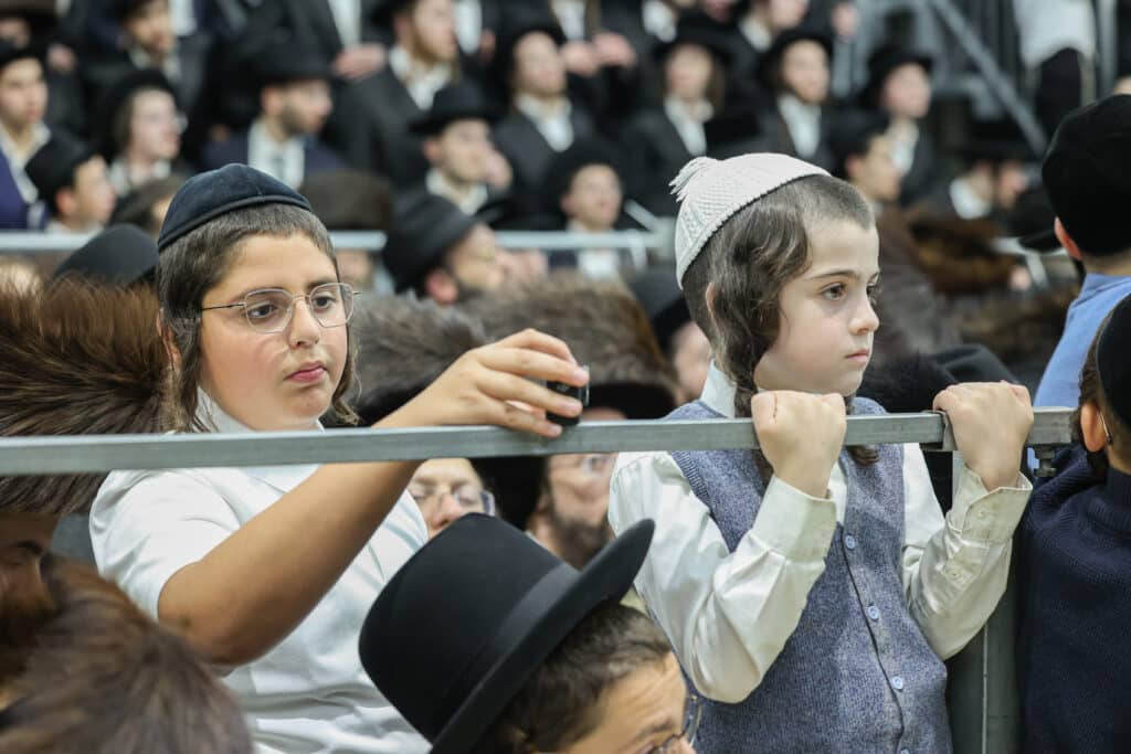 גלריית ענק: שעות של התעלות בשמחת בית השואבה של ר' מיילך גלריית ענק: שעות של התעלות בשמחת בית השואבה של ר' מיילך