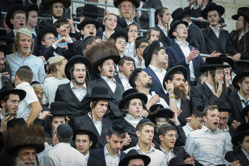 גלריית ענק: שעות של התעלות בשמחת בית השואבה של ר' מיילך גלריית ענק: שעות של התעלות בשמחת בית השואבה של ר' מיילך