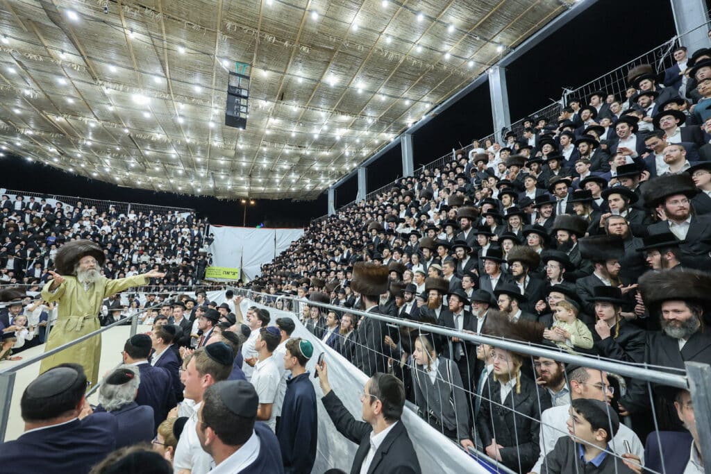 גלריית ענק: שעות של התעלות בשמחת בית השואבה של ר' מיילך גלריית ענק: שעות של התעלות בשמחת בית השואבה של ר' מיילך