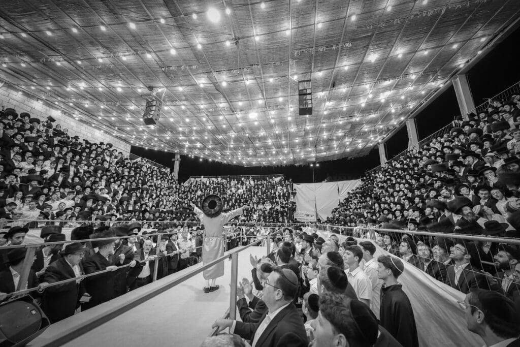 גלריית ענק: שעות של התעלות בשמחת בית השואבה של ר' מיילך גלריית ענק: שעות של התעלות בשמחת בית השואבה של ר' מיילך