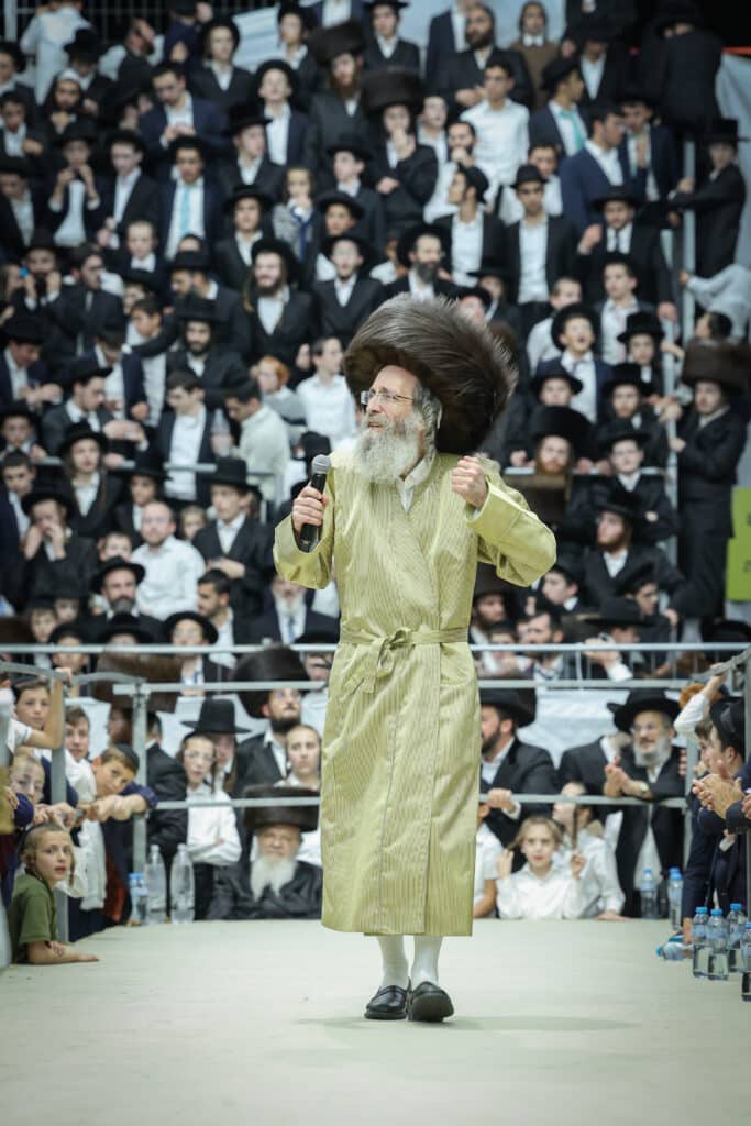 גלריית ענק: שעות של התעלות בשמחת בית השואבה של ר' מיילך גלריית ענק: שעות של התעלות בשמחת בית השואבה של ר' מיילך