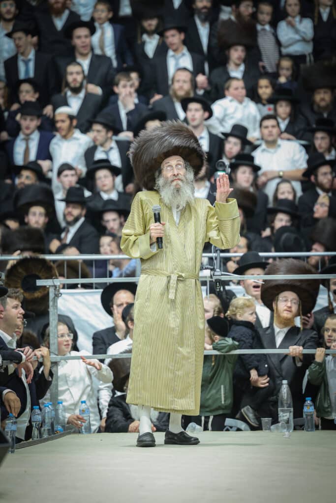 גלריית ענק: שעות של התעלות בשמחת בית השואבה של ר' מיילך גלריית ענק: שעות של התעלות בשמחת בית השואבה של ר' מיילך