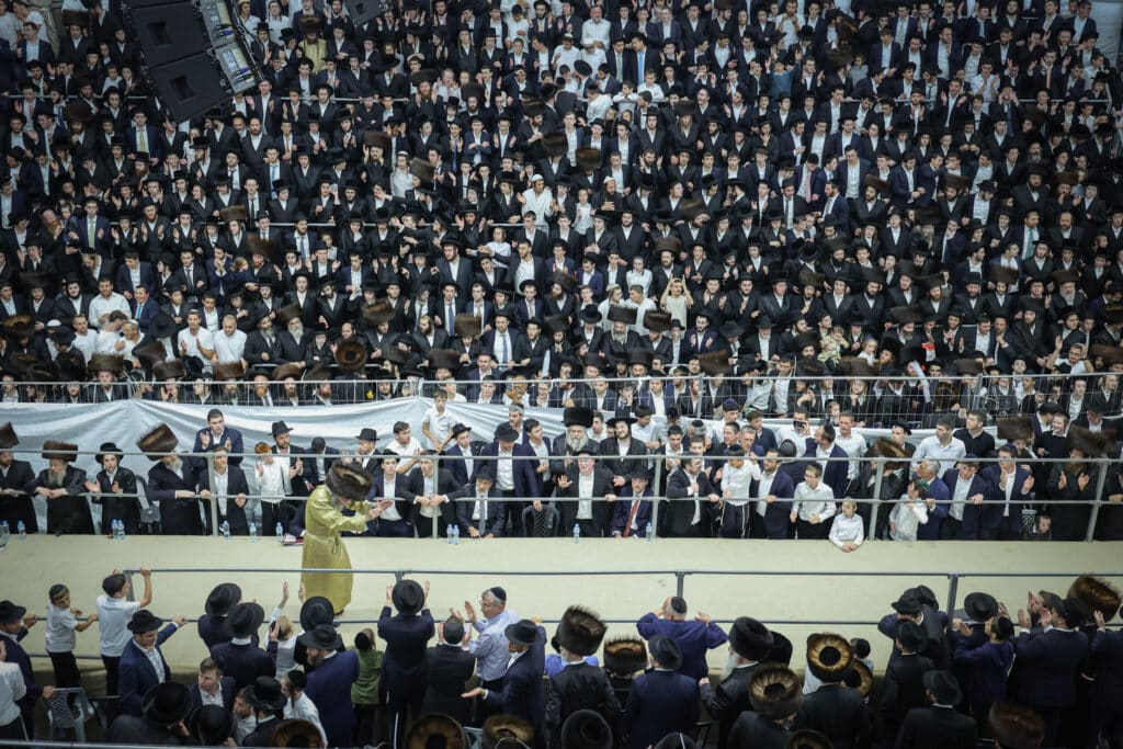 גלריית ענק: שעות של התעלות בשמחת בית השואבה של ר' מיילך גלריית ענק: שעות של התעלות בשמחת בית השואבה של ר' מיילך