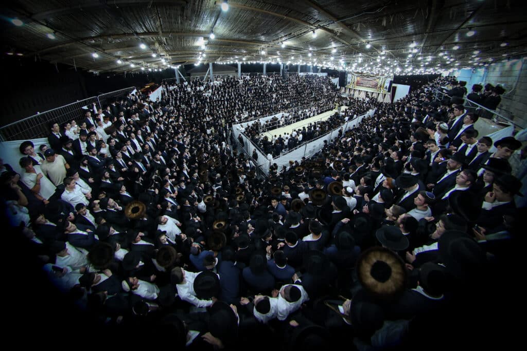 גלריית ענק: שעות של התעלות בשמחת בית השואבה של ר' מיילך גלריית ענק: שעות של התעלות בשמחת בית השואבה של ר' מיילך