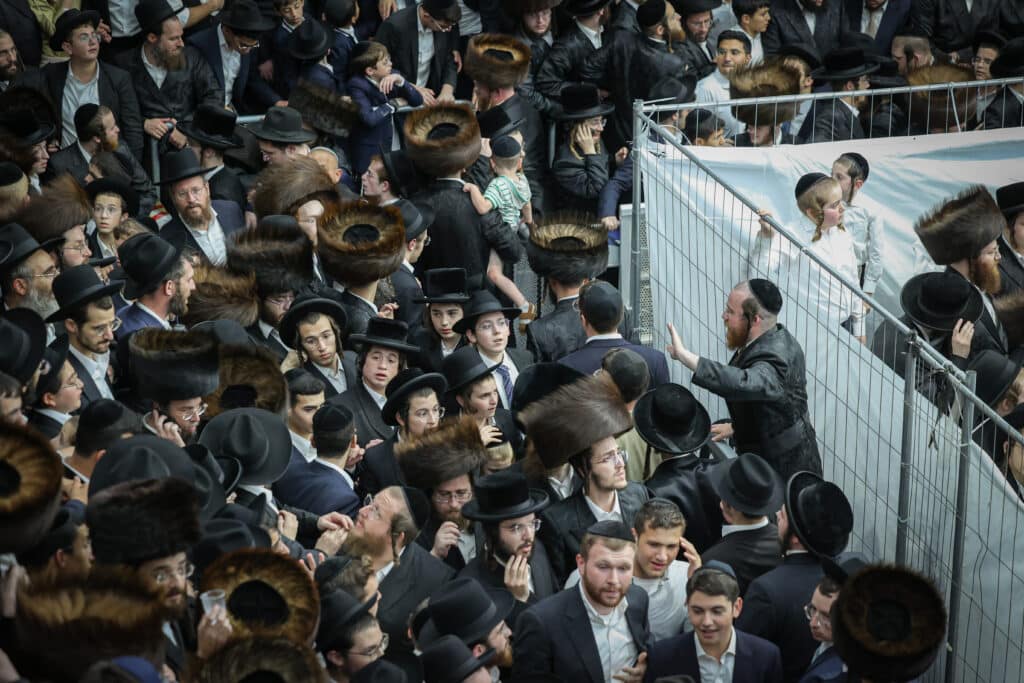 גלריית ענק: שעות של התעלות בשמחת בית השואבה של ר' מיילך גלריית ענק: שעות של התעלות בשמחת בית השואבה של ר' מיילך