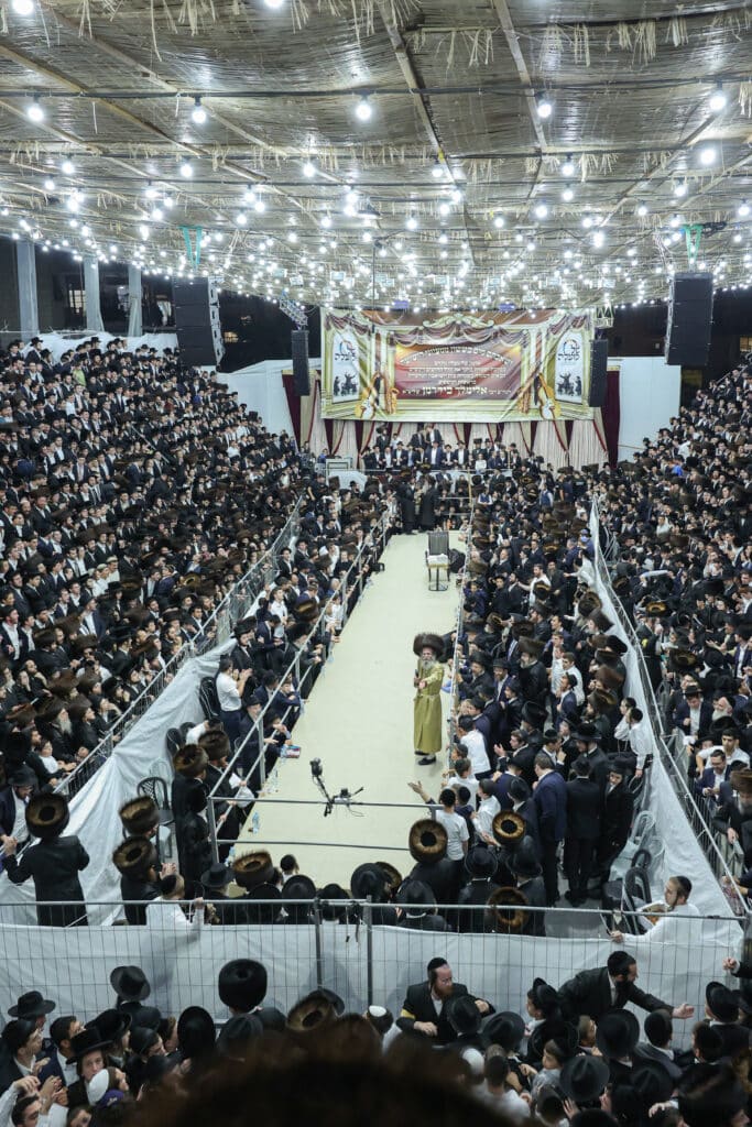 גלריית ענק: שעות של התעלות בשמחת בית השואבה של ר' מיילך גלריית ענק: שעות של התעלות בשמחת בית השואבה של ר' מיילך