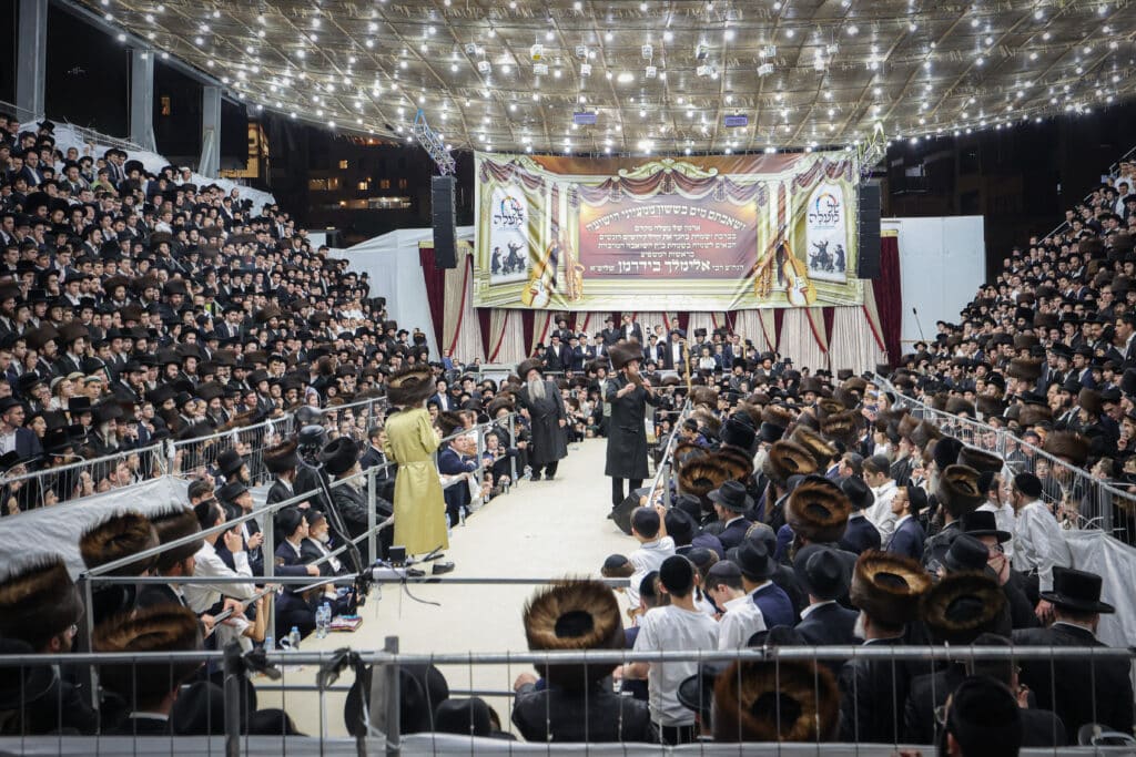 גלריית ענק: שעות של התעלות בשמחת בית השואבה של ר' מיילך גלריית ענק: שעות של התעלות בשמחת בית השואבה של ר' מיילך