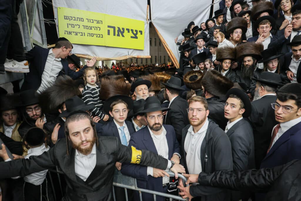גלריית ענק: שעות של התעלות בשמחת בית השואבה של ר' מיילך גלריית ענק: שעות של התעלות בשמחת בית השואבה של ר' מיילך
