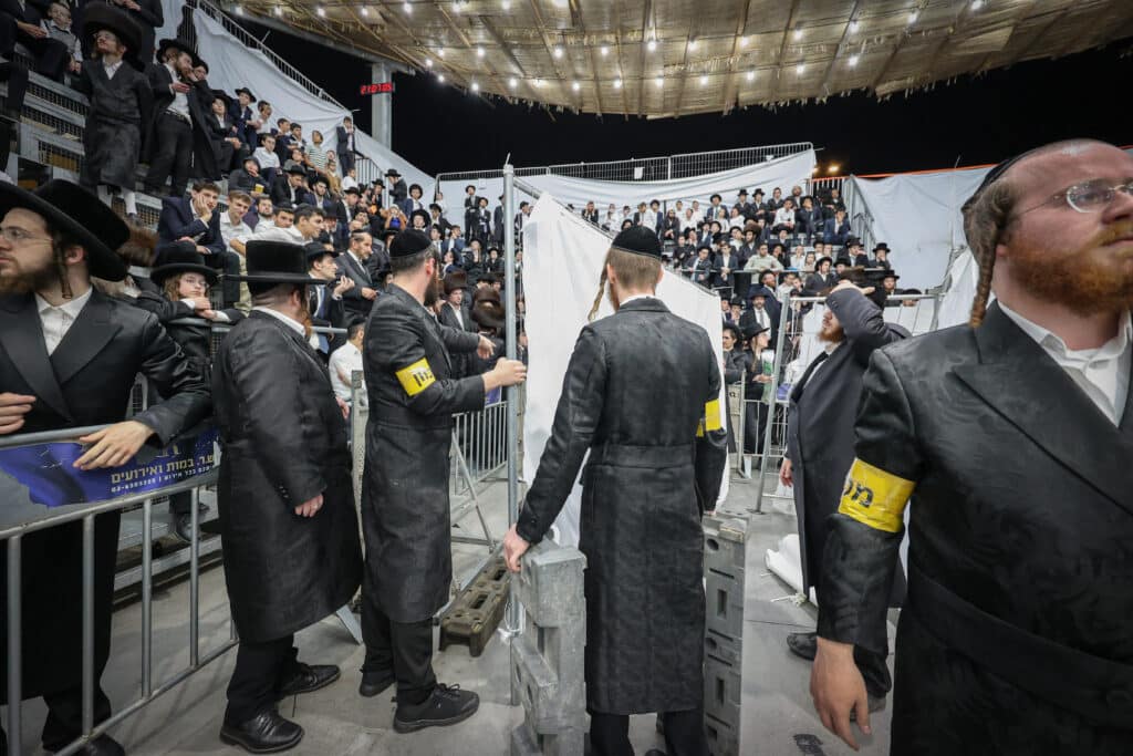 גלריית ענק: שעות של התעלות בשמחת בית השואבה של ר' מיילך גלריית ענק: שעות של התעלות בשמחת בית השואבה של ר' מיילך