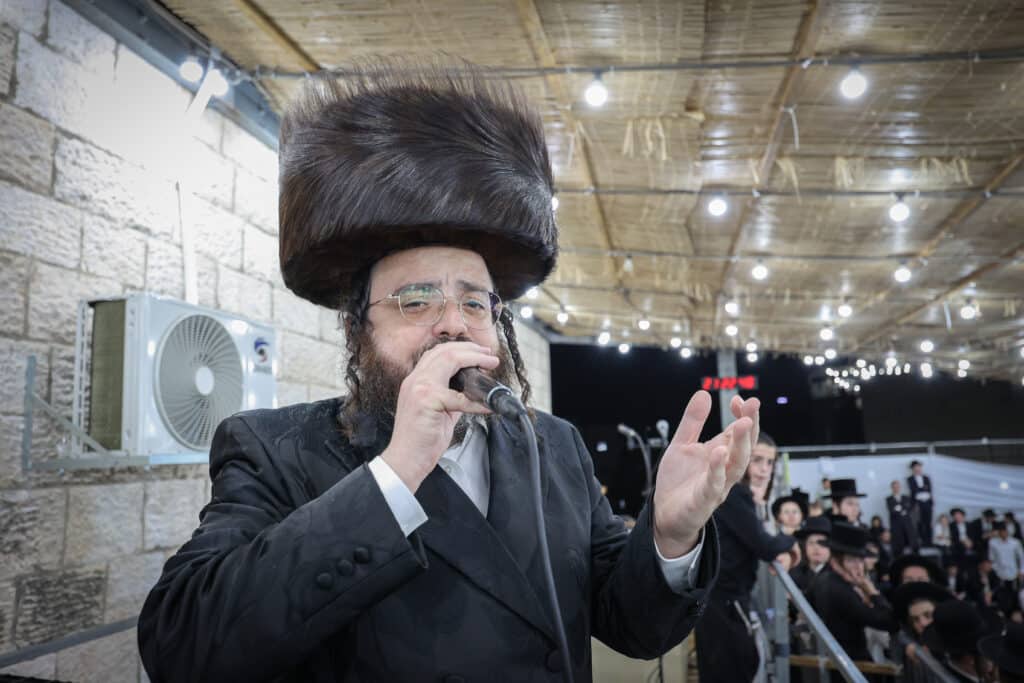 גלריית ענק: שעות של התעלות בשמחת בית השואבה של ר' מיילך גלריית ענק: שעות של התעלות בשמחת בית השואבה של ר' מיילך