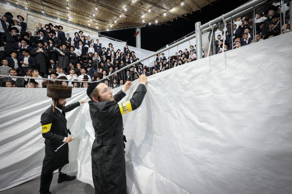 גלריית ענק: שעות של התעלות בשמחת בית השואבה של ר' מיילך גלריית ענק: שעות של התעלות בשמחת בית השואבה של ר' מיילך