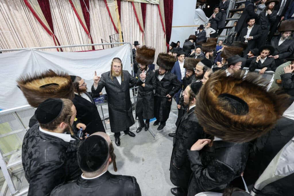 גלריית ענק: שעות של התעלות בשמחת בית השואבה של ר' מיילך גלריית ענק: שעות של התעלות בשמחת בית השואבה של ר' מיילך
