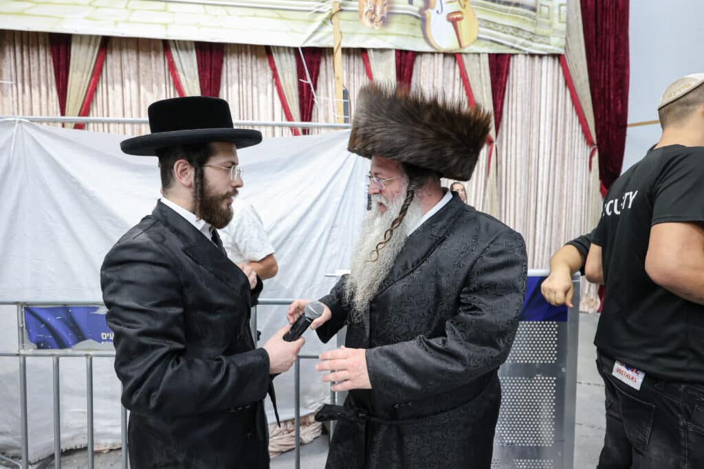 גלריית ענק: שעות של התעלות בשמחת בית השואבה של ר' מיילך גלריית ענק: שעות של התעלות בשמחת בית השואבה של ר' מיילך