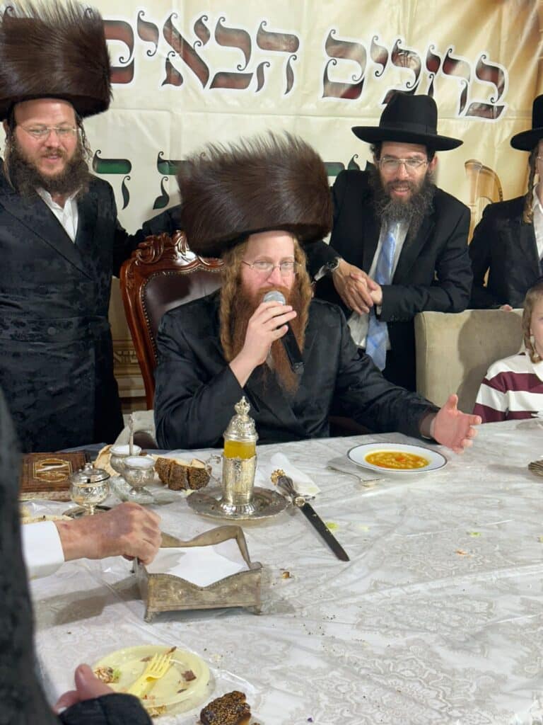 ירח האיתנים בחצר הקודש קאליב ירח האיתנים בחצר הקודש קאליב