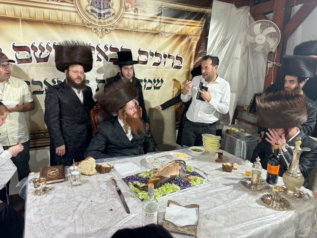 ירח האיתנים בחצר הקודש קאליב ירח האיתנים בחצר הקודש קאליב