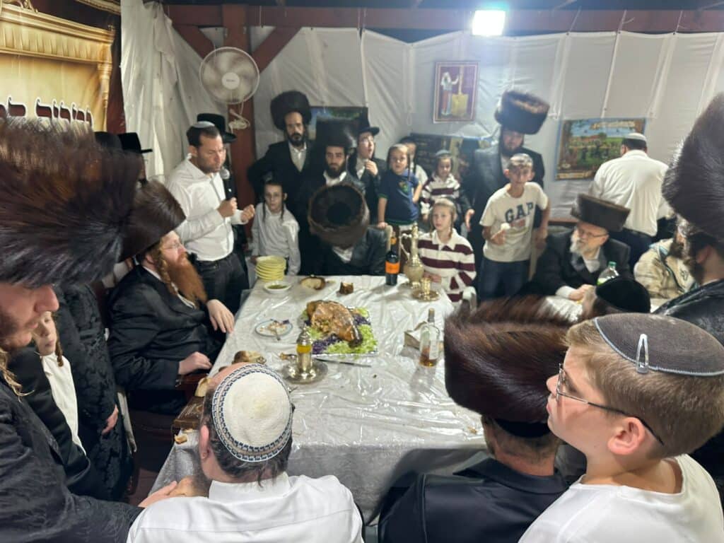 ירח האיתנים בחצר הקודש קאליב ירח האיתנים בחצר הקודש קאליב