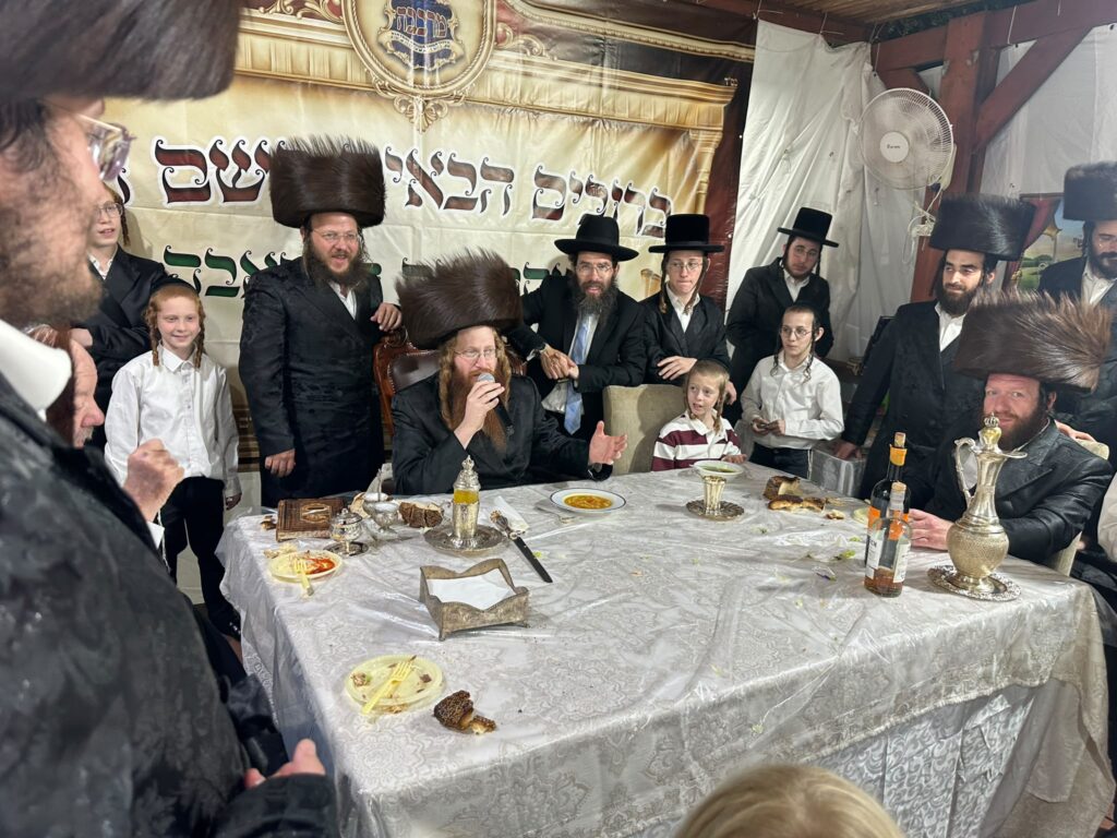 ירח האיתנים בחצר הקודש קאליב ירח האיתנים בחצר הקודש קאליב