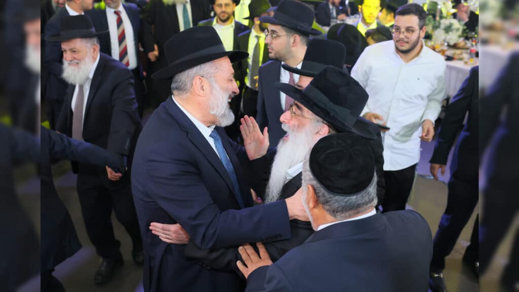 רבנים ואדמו"רים בבר מצווה לבנו של הגר"א דרעי רבנים ואדמו"רים בבר מצווה לבנו של הגר"א דרעי