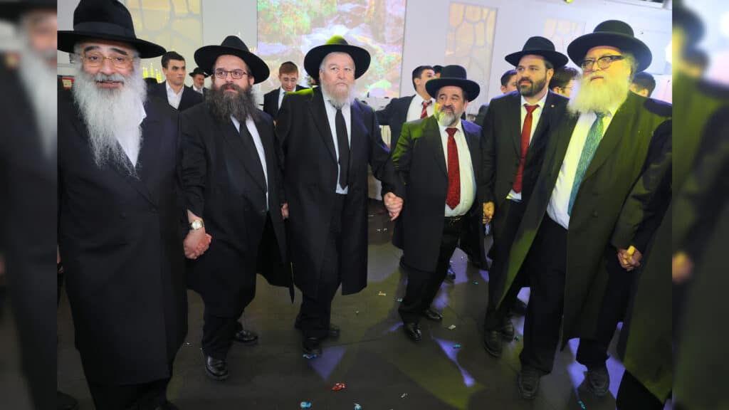 רבנים ואדמו"רים בבר מצווה לבנו של הגר"א דרעי רבנים ואדמו"רים בבר מצווה לבנו של הגר"א דרעי