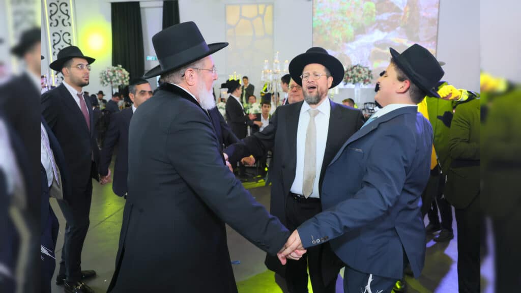 רבנים ואדמו"רים בבר מצווה לבנו של הגר"א דרעי רבנים ואדמו"רים בבר מצווה לבנו של הגר"א דרעי