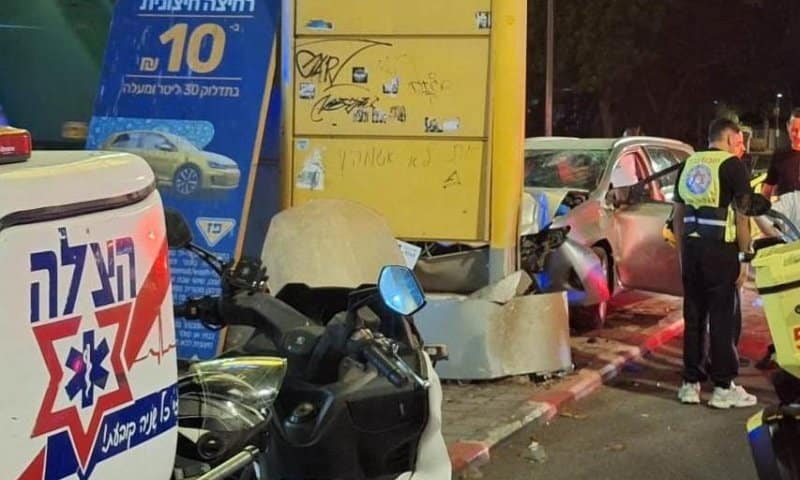 הרב אליה ארוך ז"ל עם משפחתו