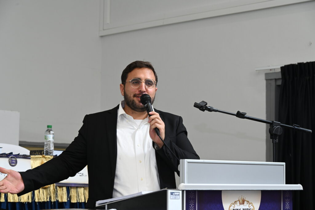 בהשתתפות פוסק עדת תימן: בקהילה התימנית בחריש חגגו שמחת חג בהשתתפות פוסק עדת תימן: בקהילה התימנית בחריש חגגו שמחת חג