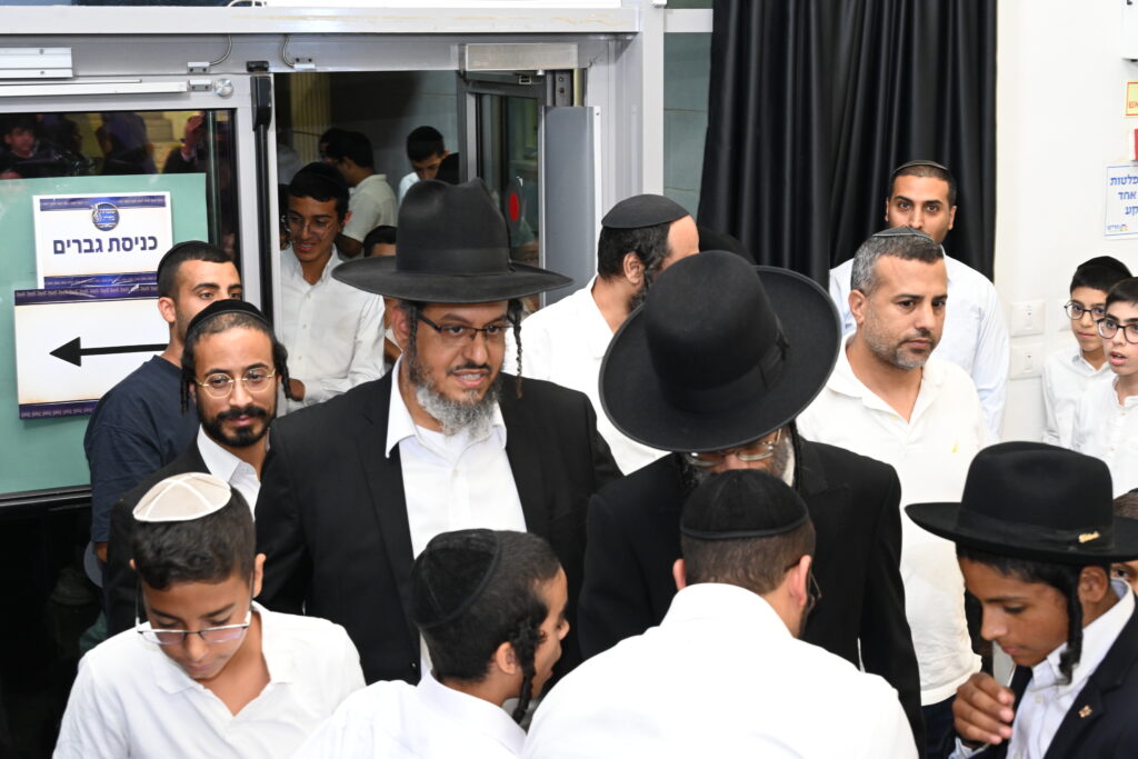 בהשתתפות פוסק עדת תימן: בקהילה התימנית בחריש חגגו שמחת חג בהשתתפות פוסק עדת תימן: בקהילה התימנית בחריש חגגו שמחת חג