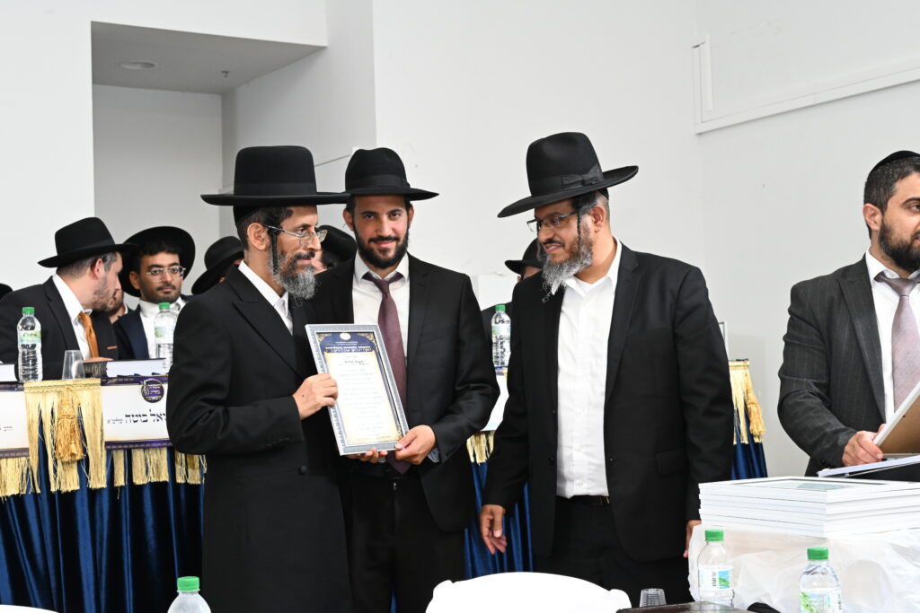 בהשתתפות פוסק עדת תימן: בקהילה התימנית בחריש חגגו שמחת חג בהשתתפות פוסק עדת תימן: בקהילה התימנית בחריש חגגו שמחת חג