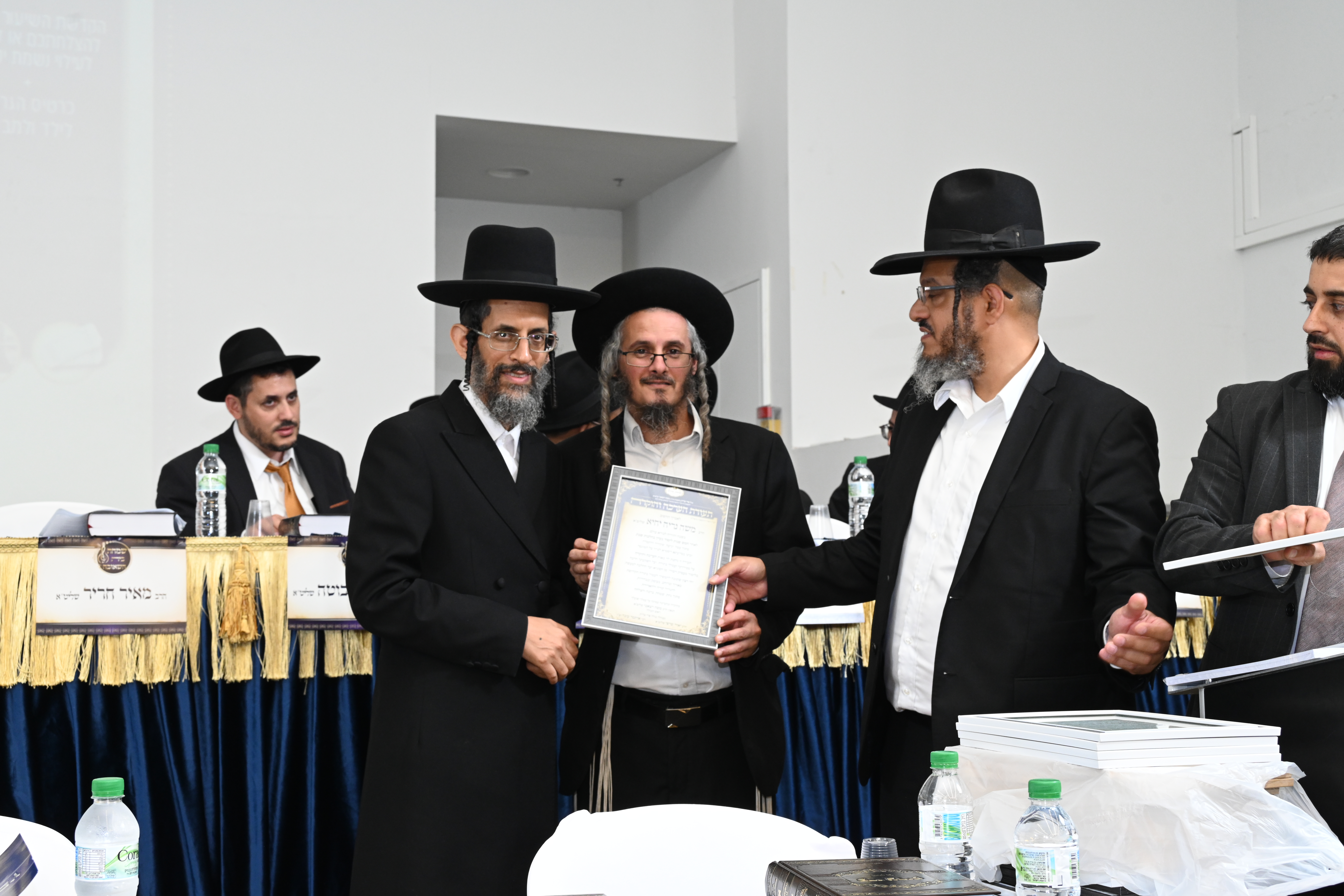 בהשתתפות פוסק עדת תימן: בקהילה התימנית בחריש חגגו שמחת חג בהשתתפות פוסק עדת תימן: בקהילה התימנית בחריש חגגו שמחת חג