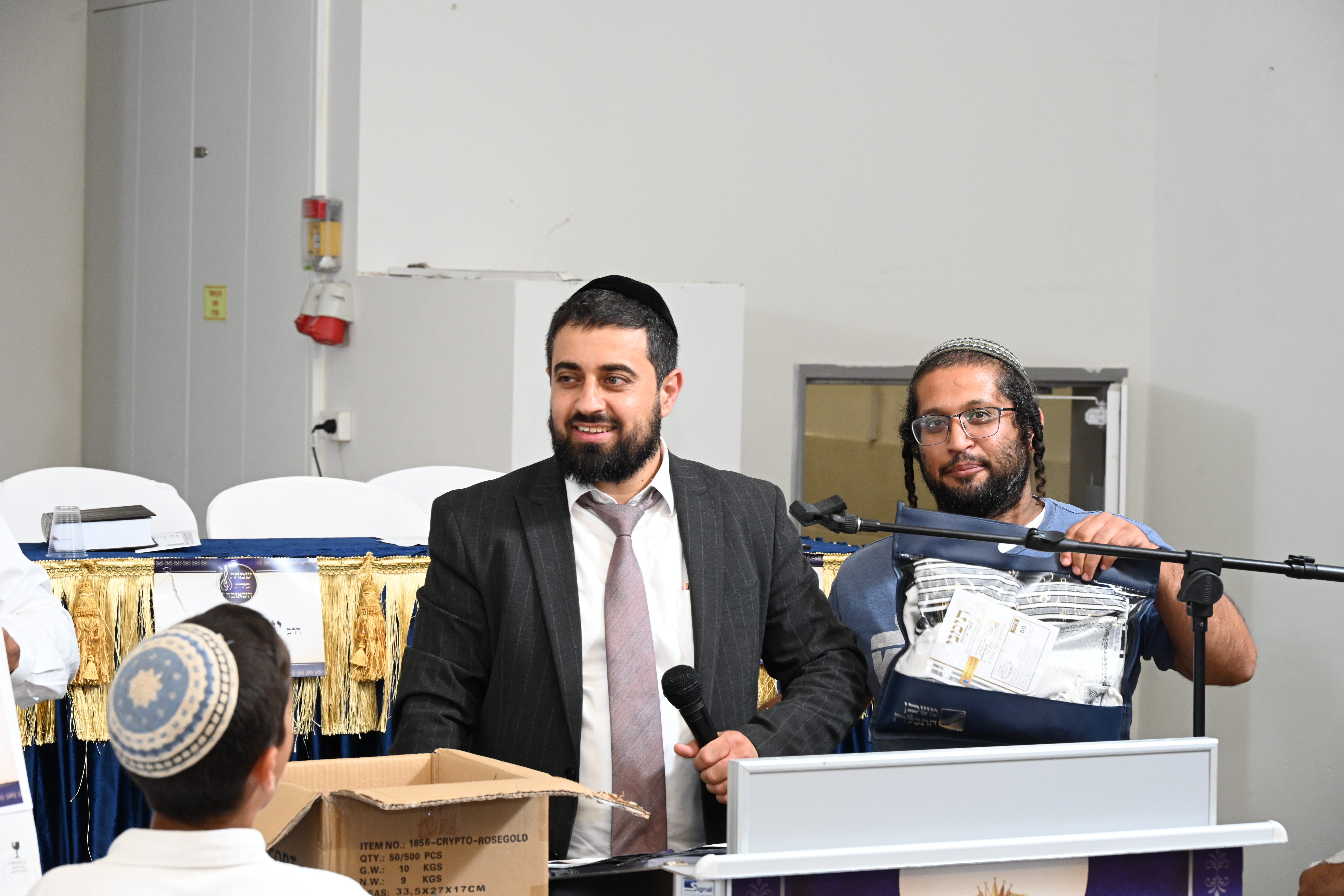 בהשתתפות פוסק עדת תימן: בקהילה התימנית בחריש חגגו שמחת חג בהשתתפות פוסק עדת תימן: בקהילה התימנית בחריש חגגו שמחת חג