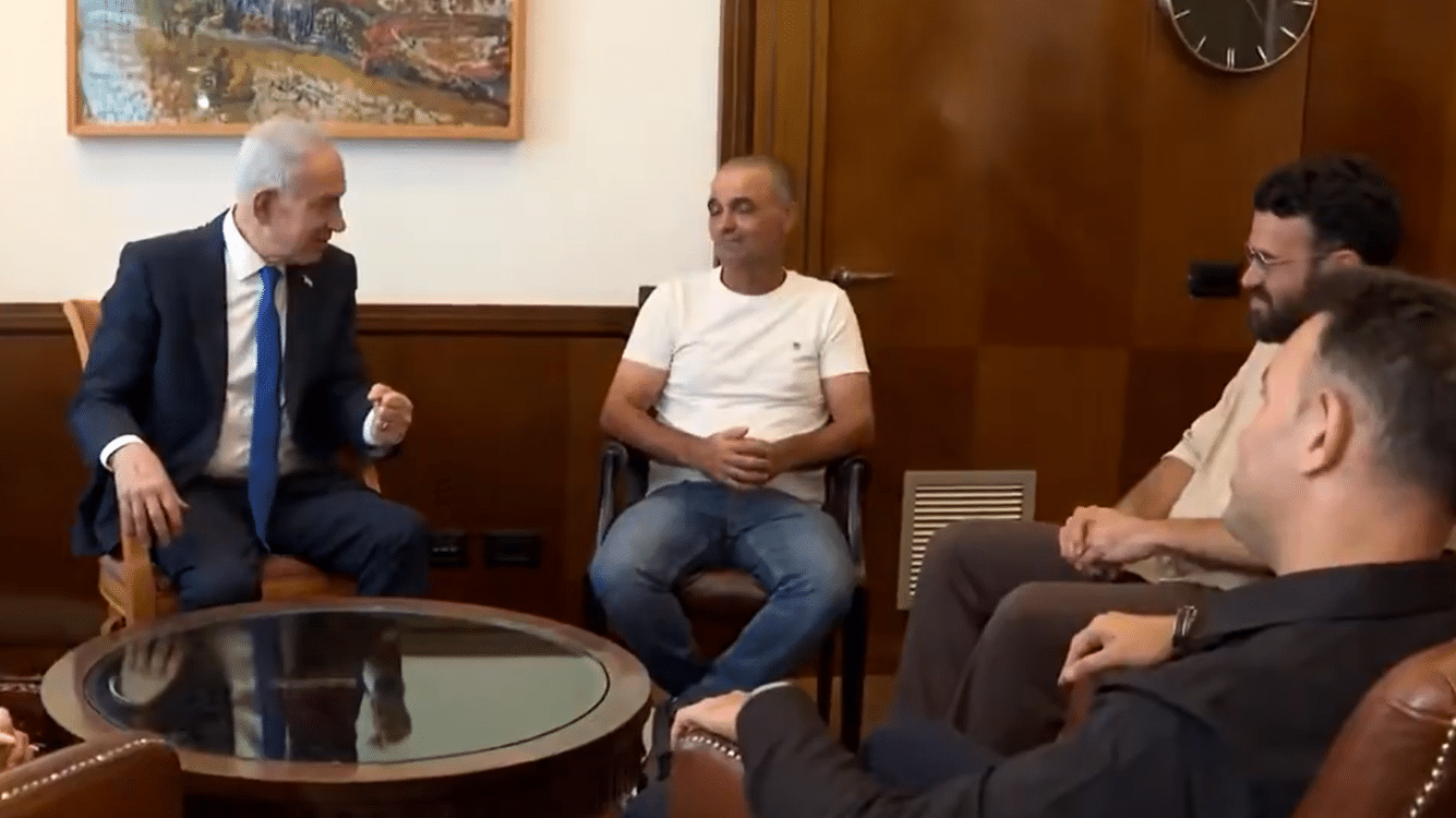 הנוסעים משחזרים: "הטייס ביקש שנהרוג אותו - הוא הבין שנכשל"