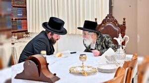 ויז’ניץ חוברת לציר שלומי אמונים-בעלזא