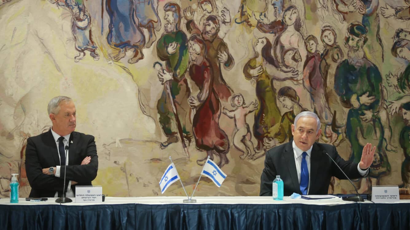 הדיל המפתיע: האם גנץ קיבל הצעה להיות שר בממשלה הנוכחית?