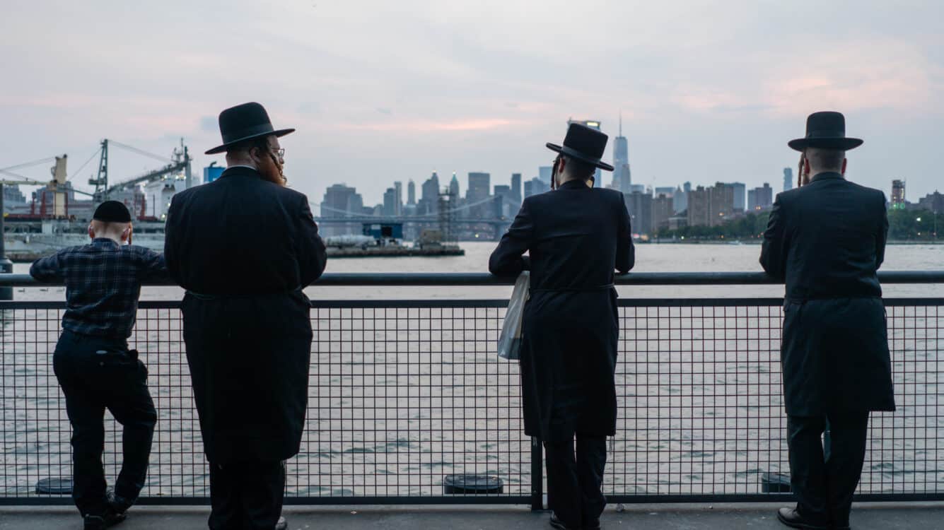 בחסות ממדאני: מאות משפחות חרדיות בורחות מניו יורק