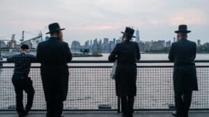 בחסות ממדאני: מאות משפחות חרדיות בורחות מניו יורק