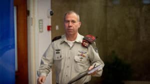 המזכיר הצבאי לשעבר שובר שתיקה: כך שונתה שעת השיחה