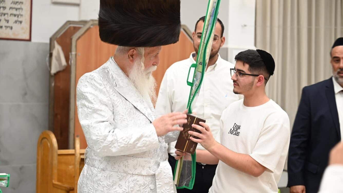 חג הסוכות במחיצת אבי תנועת הקירוב הגאון רבי יצחק דוד גרוסמן
