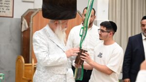 חג הסוכות במחיצת אבי תנועת הקירוב הגאון רבי יצחק דוד גרוסמן