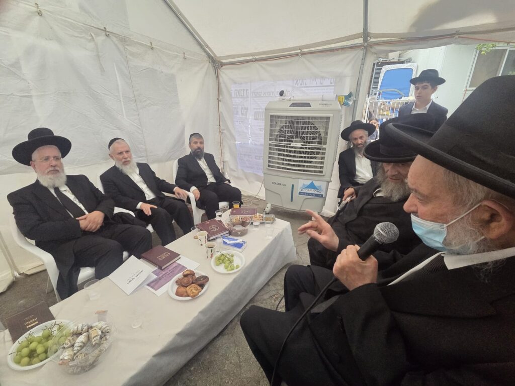 גדולי ישראל ואישי הציבור עלו לנחם את הרבנים לבית כהן גדולי ישראל ואישי הציבור עלו לנחם את הרבנים לבית כהן