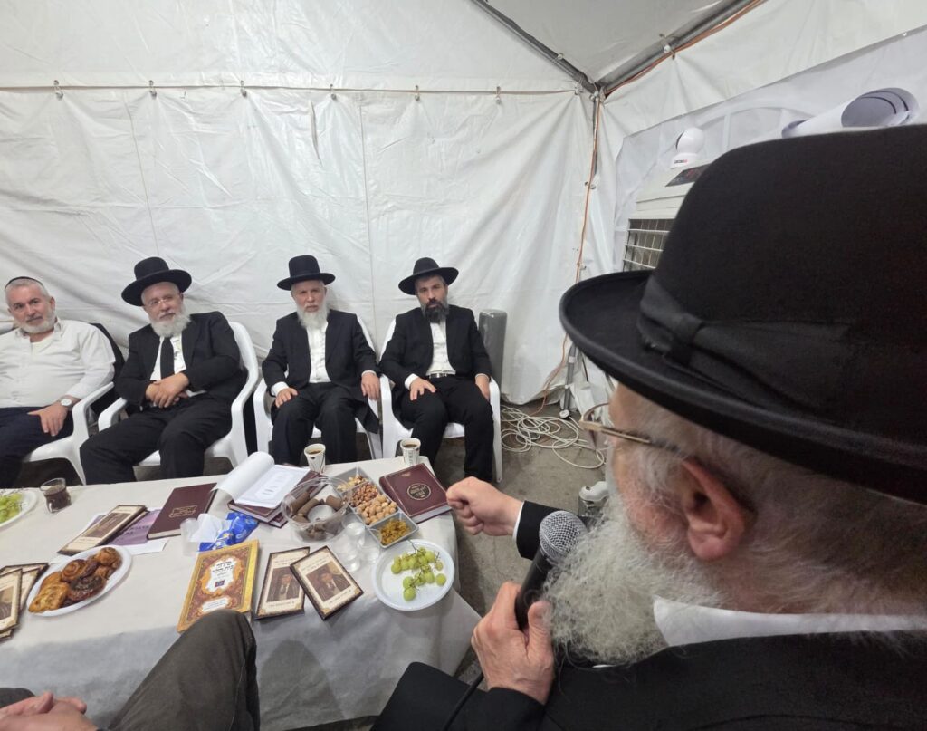 גדולי ישראל ואישי הציבור עלו לנחם את הרבנים לבית כהן גדולי ישראל ואישי הציבור עלו לנחם את הרבנים לבית כהן