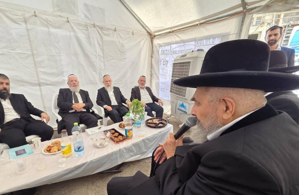 גדולי ישראל ואישי הציבור עלו לנחם את הרבנים לבית כהן גדולי ישראל ואישי הציבור עלו לנחם את הרבנים לבית כהן