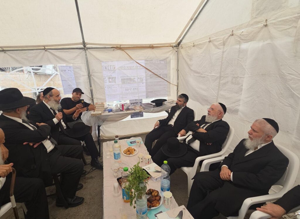 גדולי ישראל ואישי הציבור עלו לנחם את הרבנים לבית כהן גדולי ישראל ואישי הציבור עלו לנחם את הרבנים לבית כהן