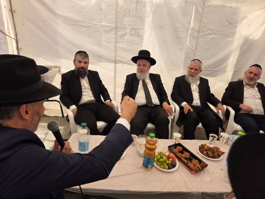 גדולי ישראל ואישי הציבור עלו לנחם את הרבנים לבית כהן גדולי ישראל ואישי הציבור עלו לנחם את הרבנים לבית כהן