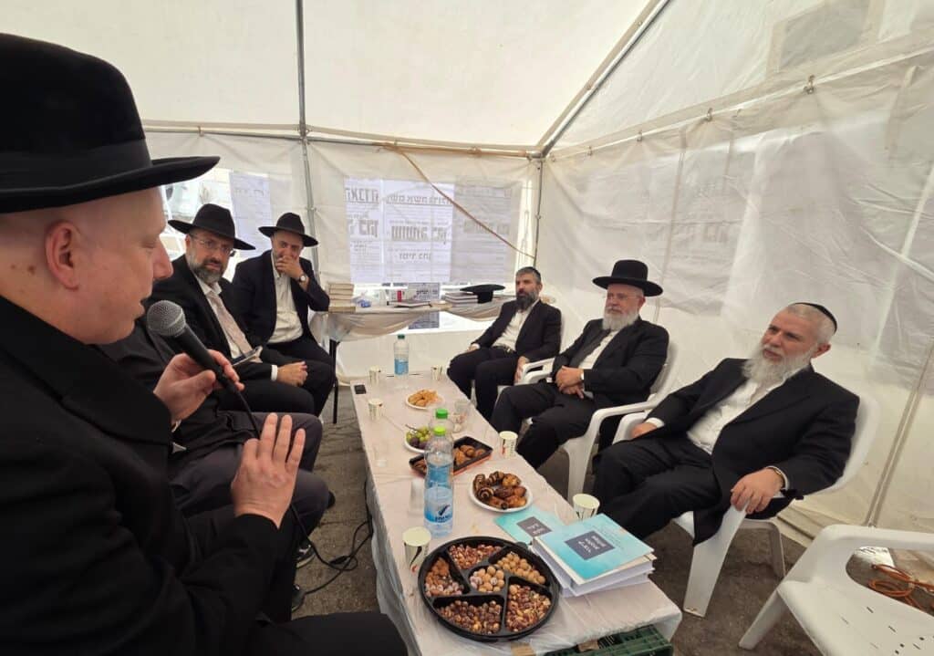 גדולי ישראל ואישי הציבור עלו לנחם את הרבנים לבית כהן גדולי ישראל ואישי הציבור עלו לנחם את הרבנים לבית כהן