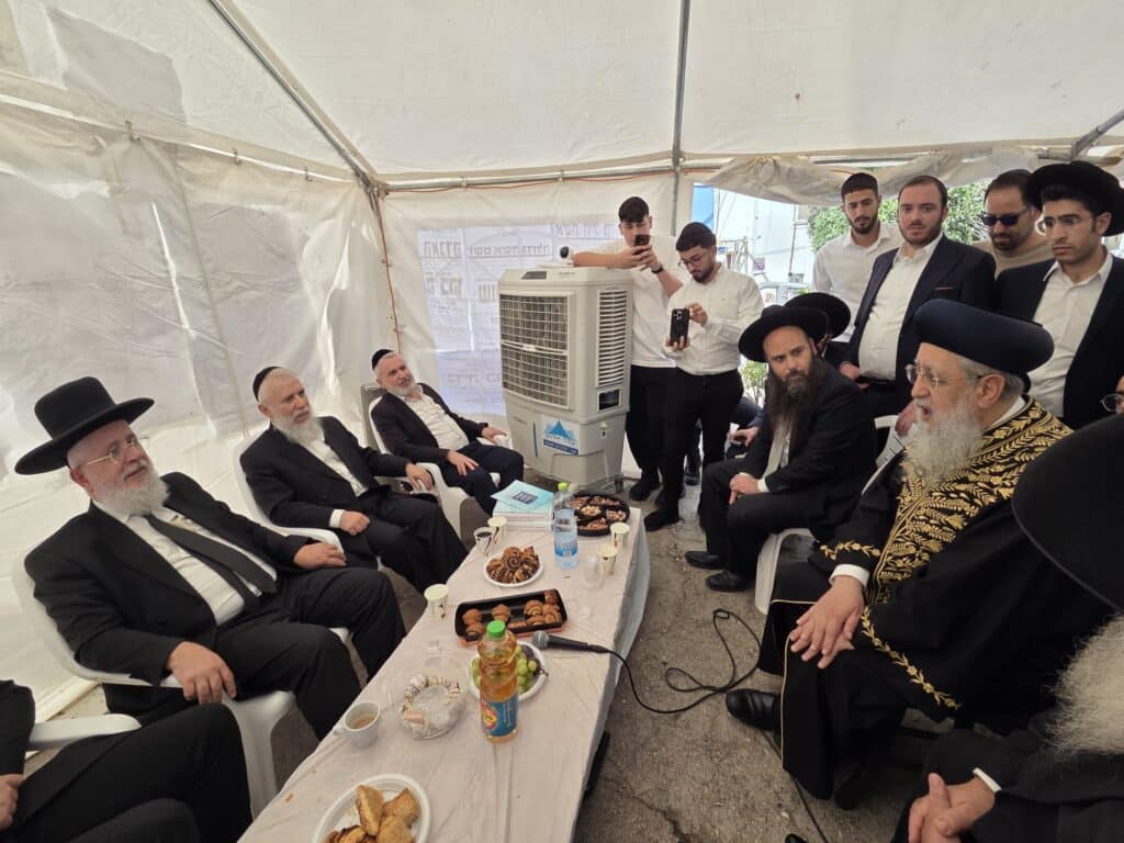 גדולי ישראל ואישי הציבור עלו לנחם את הרבנים לבית כהן גדולי ישראל ואישי הציבור עלו לנחם את הרבנים לבית כהן